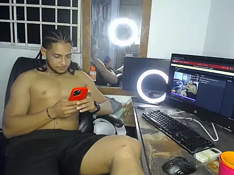 Snapshot of juanrouse chatting on July 13, 2026, 4:23 am juanrouse online show from July 13, 2026, 4:23 am