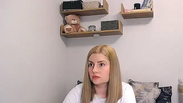 alisenties online show from May 17, 2026, 2:39 pm