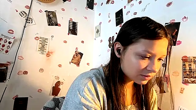Snapshot of EvitaHibbets chatting on July 23, 2026, 8:44 am EvitaHibbets online show from July 23, 2026, 8:44 am