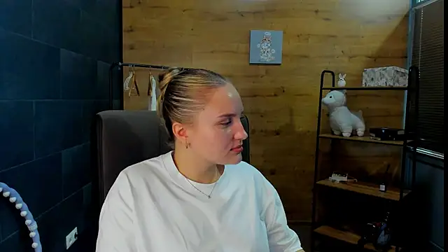 AnaaHunter online show from July 23, 2026, 1:08 pm