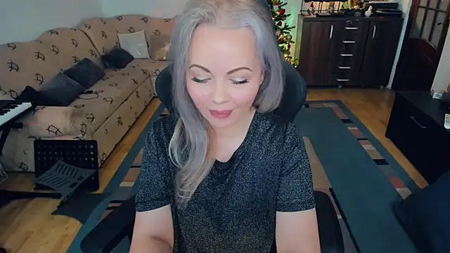 WhitneyLynn online show from January 4, 2025, 7:34 am