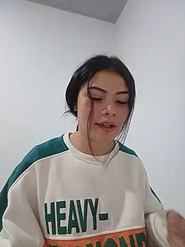 Snapshot of LoveLilly_ chatting on July 28, 2026, 9:28 am LoveLilly online show from July 28, 2026, 9:28 am
