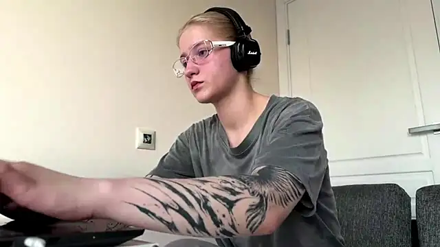 Snapshot of Litliu chatting on July 17, 2026, 6:05 pm Litliu online show from July 17, 2026, 6:05 pm