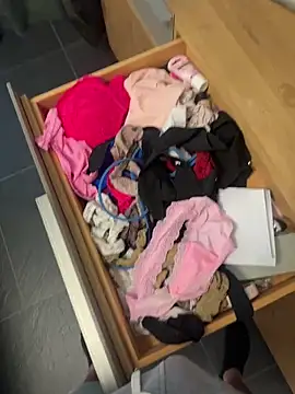 swissboy22 online show from April 17, 2026, 7:22 am