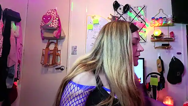Snapshot of xxKitten chatting on July 21, 2026, 5:20 am xxKitten online show from July 21, 2026, 5:20 am