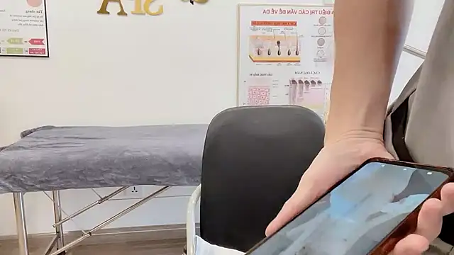 Snapshot of Katy_Bae chatting on November 10, 2025, 5:23 am Katy Bae online show from November 10, 2025, 5:23 am