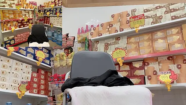 Snapshot of Katy_Bae chatting on December 3, 2025, 4:24 am Katy Bae online show from December 3, 2025, 4:24 am