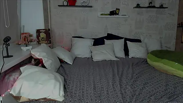 Snapshot of AleksandraCandy chatting on July 23, 2026, 10:17 pm AleksandraCandy online show from July 23, 2026, 10:17 pm