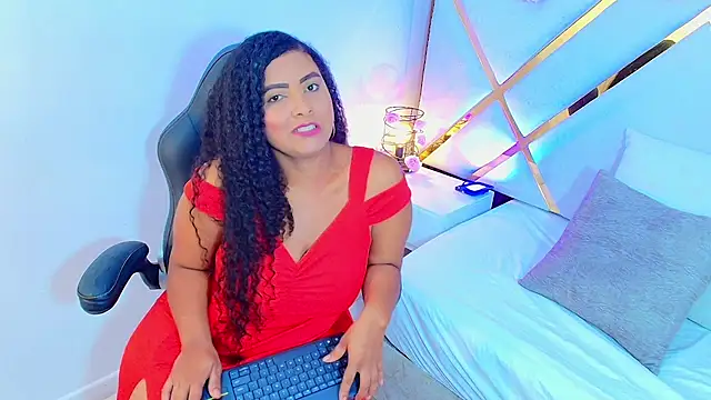 Snapshot of Cristal_Curly chatting on July 24, 2026, 11:50 am Cristal Curly online show from July 24, 2026, 11:50 am