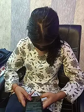 Snapshot of Shivani_hot chatting on July 27, 2026, 6:42 am Shivani hot online show from July 27, 2026, 6:42 am