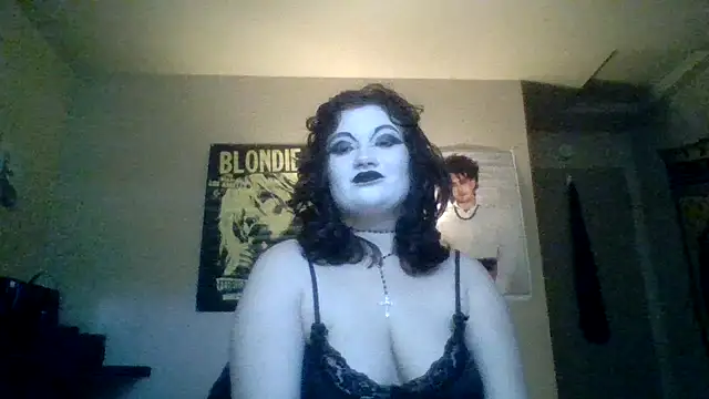 Snapshot of carmilla_red chatting on July 28, 2026, 6:20 pm carmilla red online show from July 28, 2026, 6:20 pm