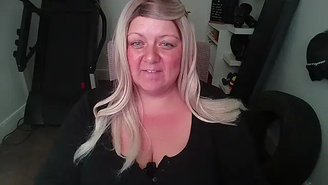 Snapshot of Blonde_Exclusive chatting on July 30, 2026, 10:58 am Blonde Exclusive online show from July 30, 2026, 10:58 am
