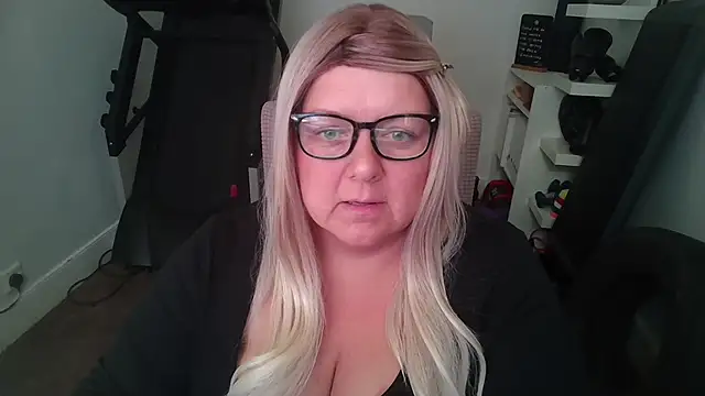 Snapshot of Blonde_Exclusive chatting on July 31, 2026, 10:25 am Blonde Exclusive online show from July 31, 2026, 10:25 am