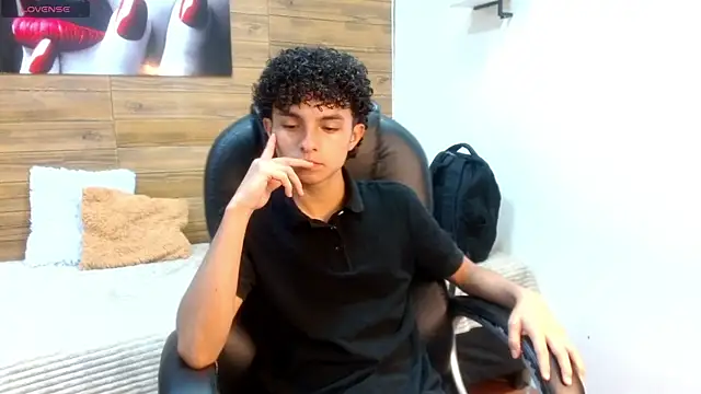 Curly Phillip online show from July 31, 2026, 8:06 pm