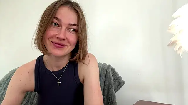 Snapshot of FlirtyDolly chatting on August 4, 2026, 8:19 am FlirtyDolly online show from August 4, 2026, 8:19 am