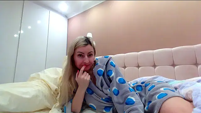 Yourrealgirl online show from January 15, 2025, 9:09 pm