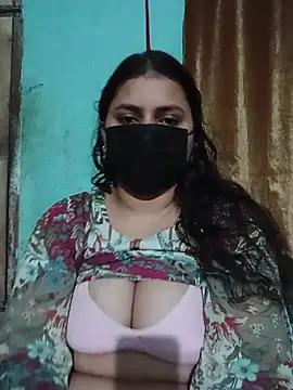 Snapshot of Subrina100 chatting on August 4, 2026, 10:25 pm Subrina100 online show from August 4, 2026, 10:25 pm