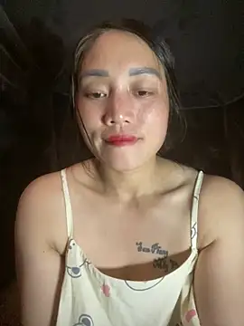 Snapshot of Chiip-bong chatting on August 4, 2026, 4:11 pm Chiip-bong online show from August 4, 2026, 4:11 pm