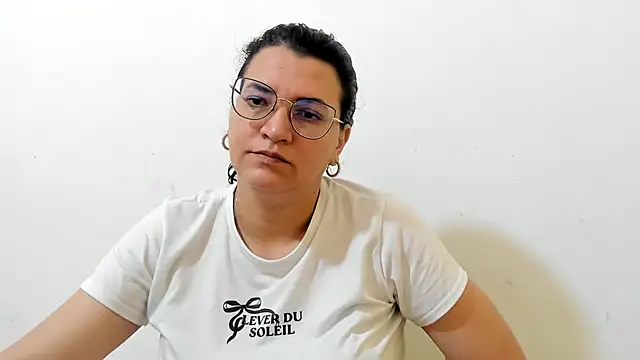 MARILYN GARCIA online show from November 25, 2025, 2:06 pm