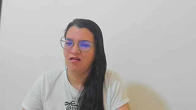 MARILYN GARCIA online show from December 2, 2025, 5:03 pm