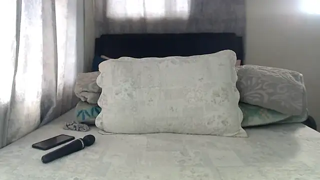 leanna23 online show from February 15, 2026, 7:51 am