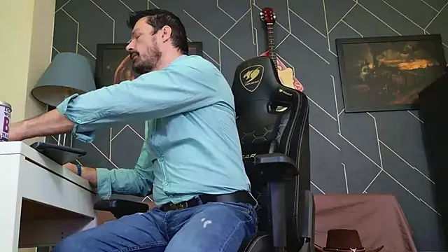 Snapshot of ChrisKox chatting on December 3, 2025, 8:03 am ChrisKox online show from December 3, 2025, 8:03 am