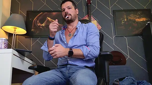 Snapshot of ChrisKox chatting on October 31, 2025, 8:44 am ChrisKox online show from October 31, 2025, 8:44 am