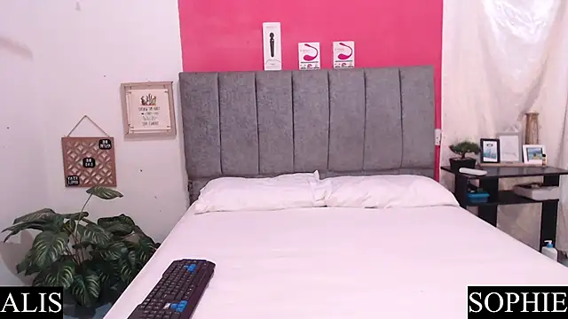 Sophie And Alis online show from January 31, 2025, 10:31 am