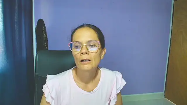 Snapshot of Nattyslave4U chatting on April 4, 2026, 9:32 pm Nattyslave4U online show from April 4, 2026, 9:32 pm