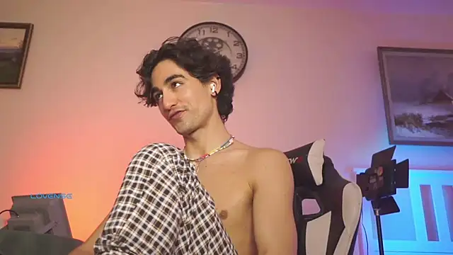 AlanDeNavarre online show from March 5, 2025, 3:51 am