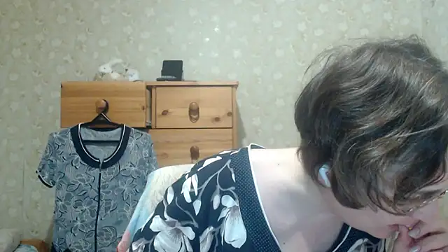 Smart Rose online show from April 15, 2026, 8:09 pm