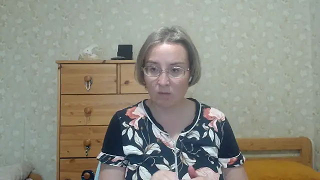 Snapshot of Smart_Rose chatting on July 17, 2026, 4:48 pm Smart Rose online show from July 17, 2026, 4:48 pm
