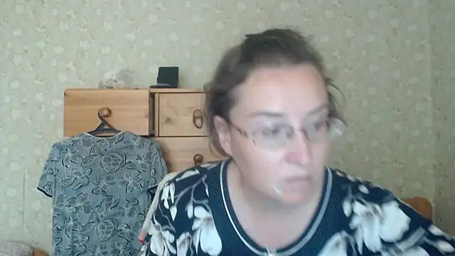 Snapshot of Smart_Rose chatting on June 24, 2026, 10:25 am Smart Rose online show from June 24, 2026, 10:25 am