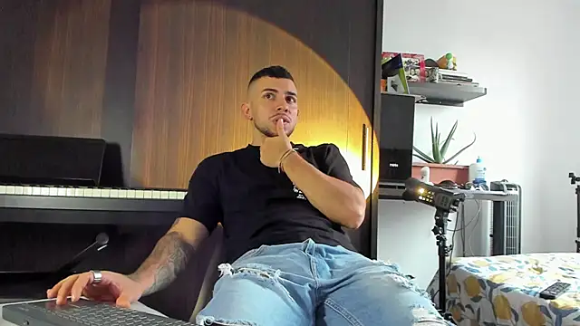 logan smith online show from April 5, 2026, 9:32 pm