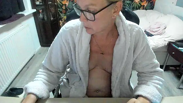 Snapshot of minoesje37 chatting on September 10, 2025, 7:24 pm minoesje37 online show from September 10, 2025, 7:24 pm