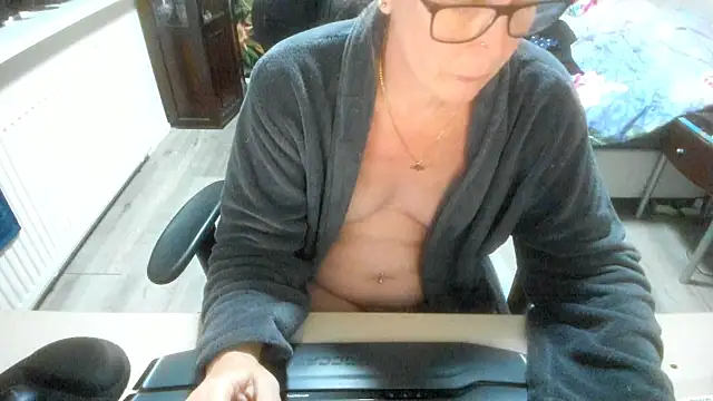 Snapshot of minoesje37 chatting on November 12, 2025, 8:45 pm minoesje37 online show from November 12, 2025, 8:45 pm