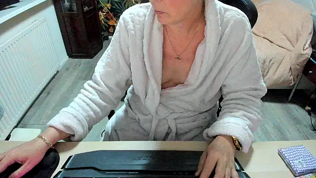 Snapshot of minoesje37 chatting on March 13, 2025, 8:43 pm minoesje37 online show from March 13, 2025, 8:43 pm