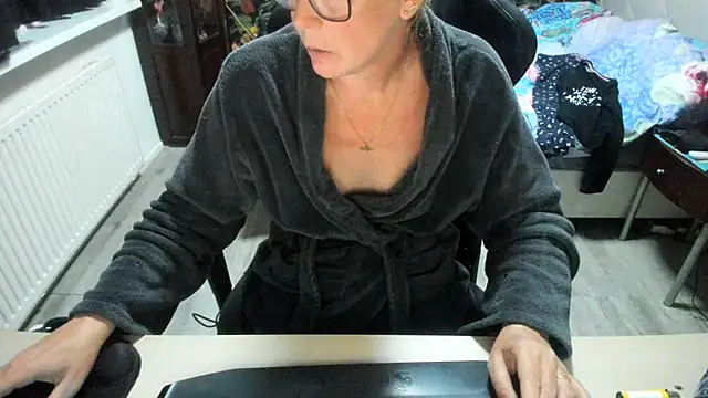 Snapshot of minoesje37 chatting on September 29, 2025, 7:19 pm minoesje37 online show from September 29, 2025, 7:19 pm