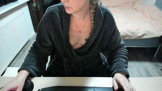 Snapshot of minoesje37 chatting on February 16, 2025, 8:00 pm minoesje37 online show from February 16, 2025, 8:00 pm