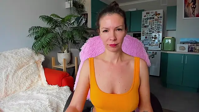 Snapshot of ChristinaGlory chatting on October 23, 2025, 7:40 am ChristinaGlory online show from October 23, 2025, 7:40 am