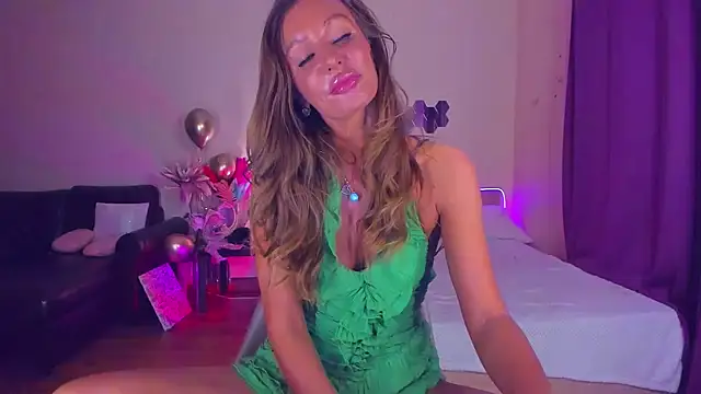 Snapshot of EmmaAbramson chatting on December 13, 2025, 8:04 pm EmmaAbramson online show from December 13, 2025, 8:04 pm