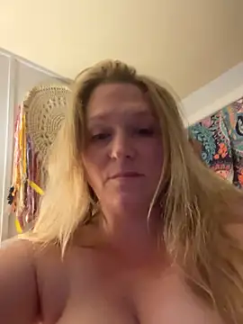 AlisonWonderland online show from June 3, 2026, 12:55 am