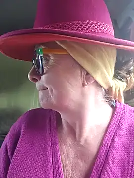 MucMilf59 online show from November 25, 2025, 10:37 am