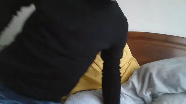 CarlosRocha73 online show from April 15, 2026, 11:05 am