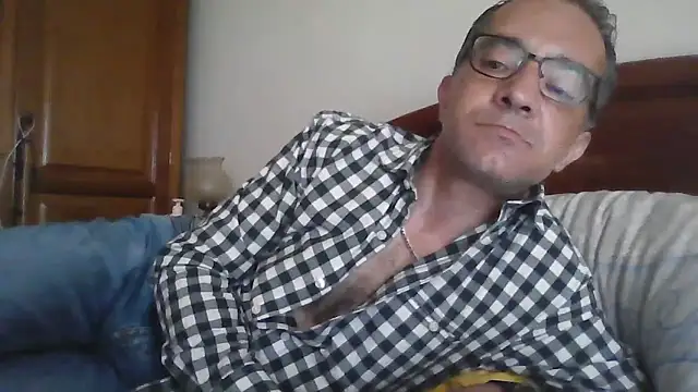 CarlosRocha73 online show from April 13, 2026, 12:42 pm