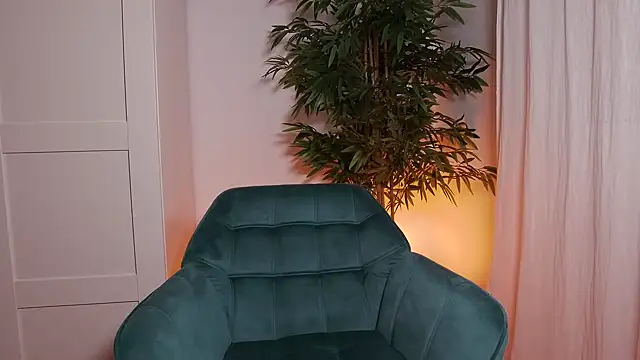 Snapshot of StracciaStella- chatting on February 12, 2026, 5:45 pm StracciaStella- online show from February 12, 2026, 5:45 pm