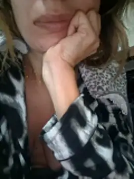 fammefatale1987 online show from November 30, 2025, 7:58 pm