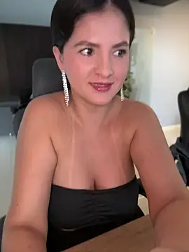 Snapshot of Carolina_Novoa chatting on December 15, 2025, 6:58 pm Carolina Novoa online show from December 15, 2025, 6:58 pm