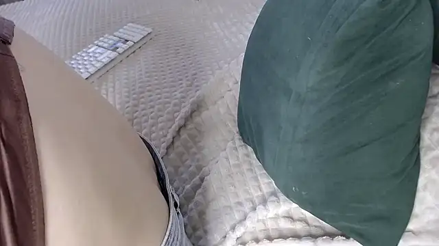 Snapshot of Kiradoll27 chatting on October 29, 2025, 9:30 am Kiradoll27 online show from October 29, 2025, 9:30 am