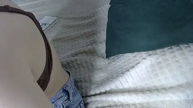 Snapshot of Kiradoll27 chatting on December 2, 2025, 9:11 am Kiradoll27 online show from December 2, 2025, 9:11 am